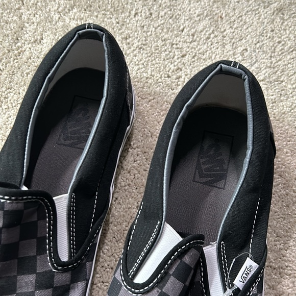 Men’s Vans classic checkerboard slip on sneakers - Picture 2 of 8